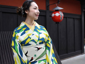着物をレンタルして京都の街を散策